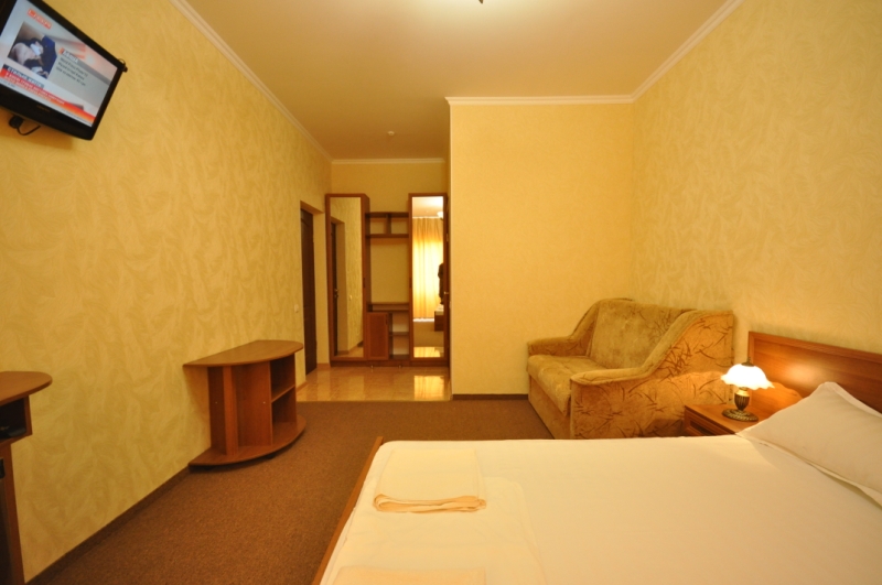Четырехместный номер люкс в отеле Прага, Николаевка